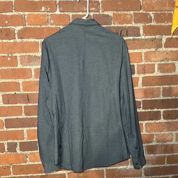 Lululemon Long sleeve button down shirt! NWT - Picture 5 of 5